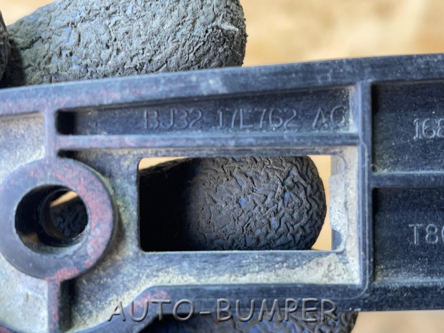 Range Rover Evoque Кронштейн переднего бампера правый BJ3217E762AC LR036189